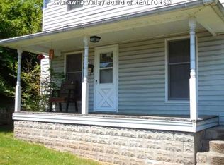 1104 Red Oak St, Charleston, WV 25302