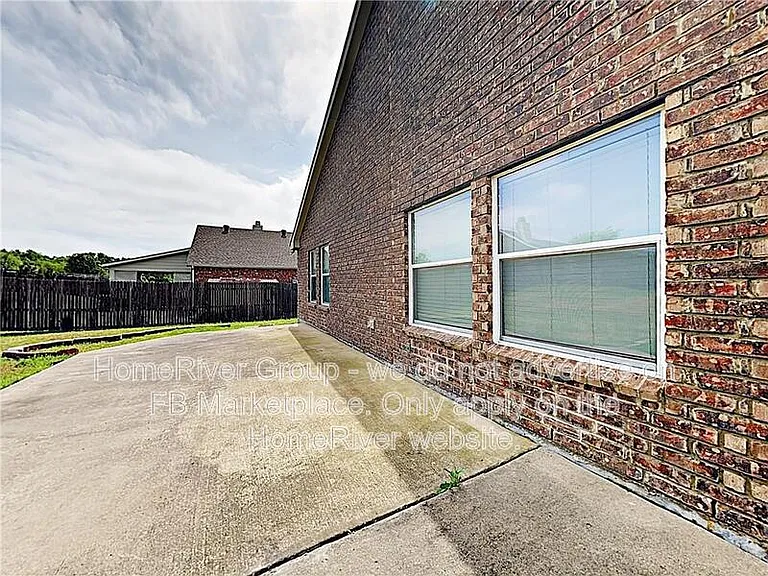 1204 Huntsville Dr — Photo 10