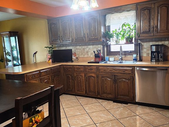 5th image of 11532 S Avenue G