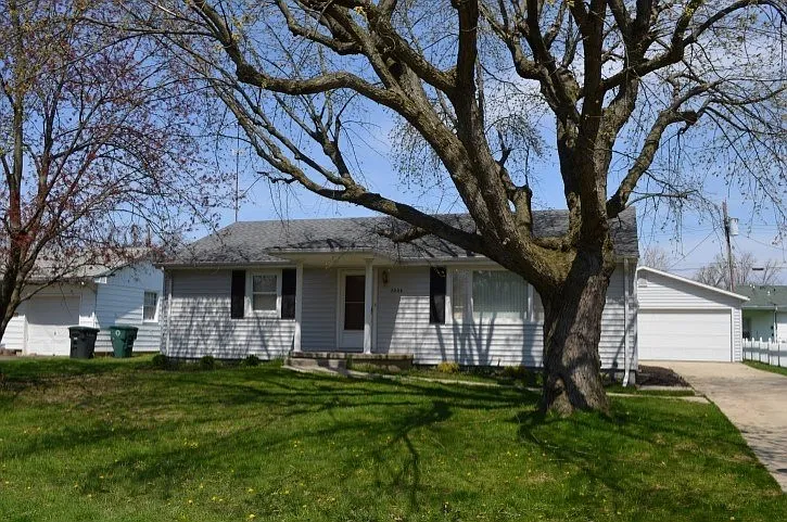 3006 W Amherst Rd photo 1