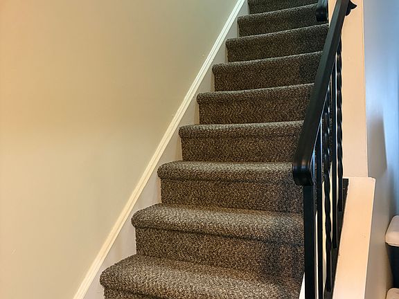 3rd image of 8 Nassau Ct #8