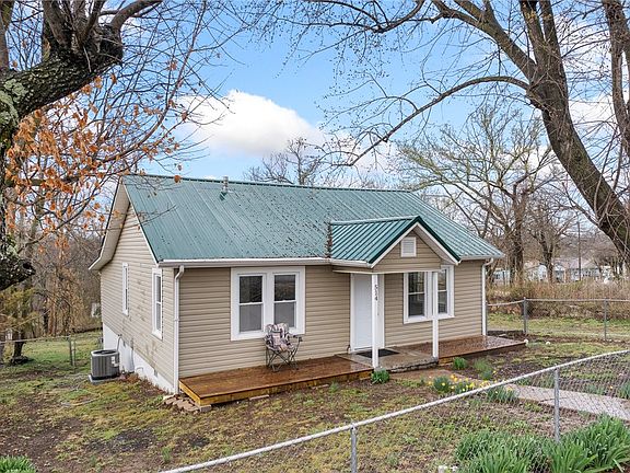 2nd image of 514 S Locust St