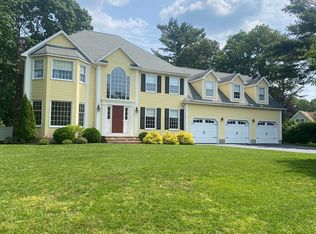 7 Wycliffe Rd, East Walpole, MA 02032