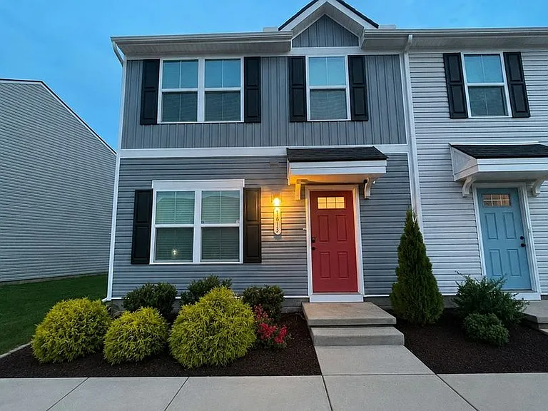 1613 Mountain Ash Ln — Photo 2