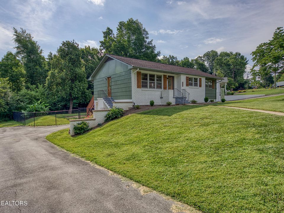 1st image of 916 Mallory Rd