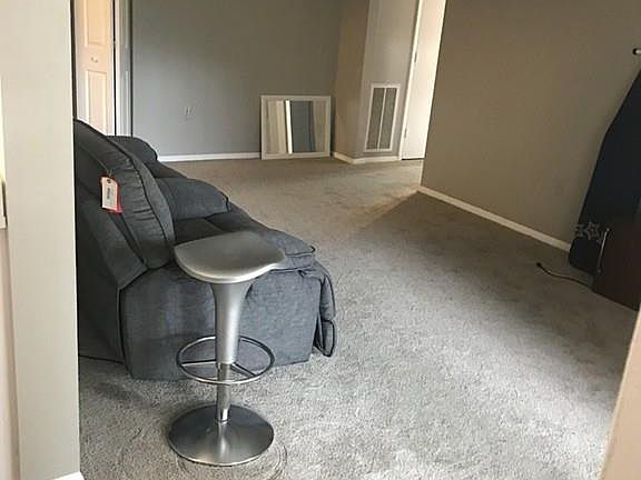 4th image of 64 Shrewsbury Green Dr Unit B