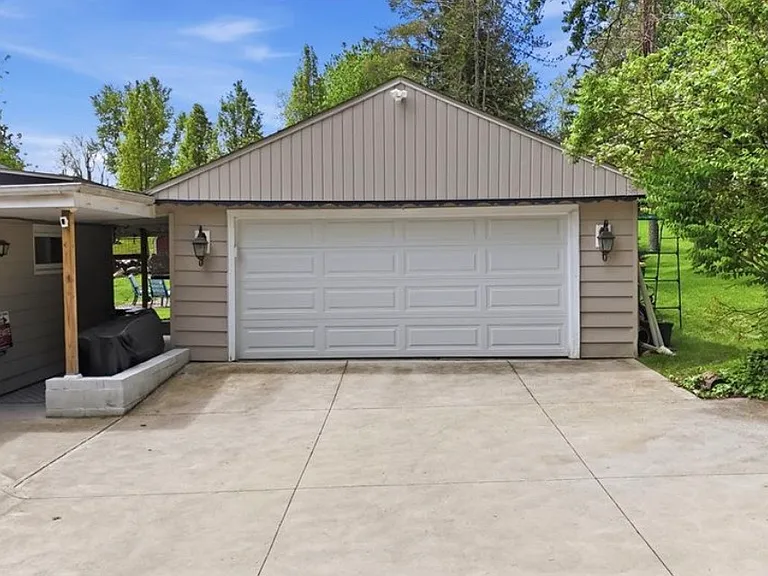 1758 Westwood Dr — Photo 2