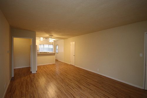 4th image of 2035 Huntington Dr APT 1