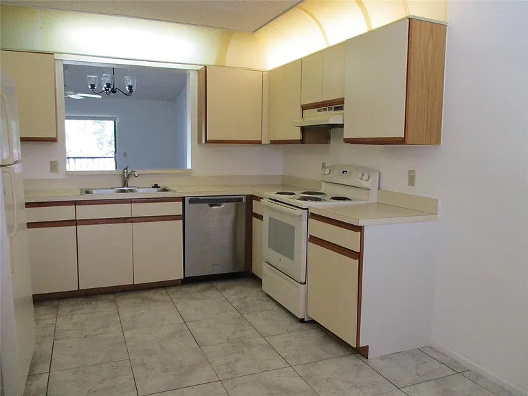 23442 SW 57th Ave #406 — Photo 3