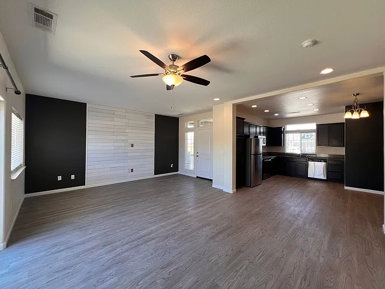 2209 Windrow Dr — Photo 10