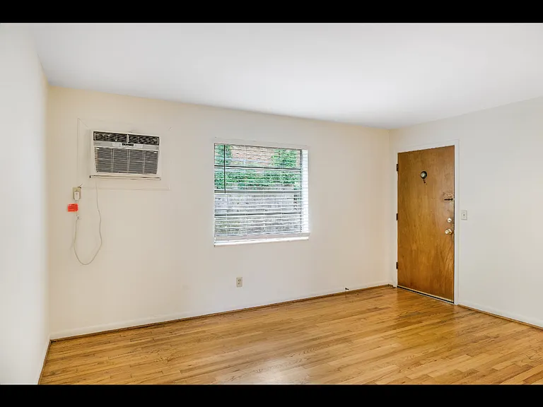 667 Idlewild Cir #404 — Photo 6