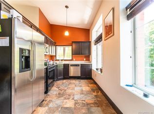 10 Summit St APT 4, East Hampton, CT 06424