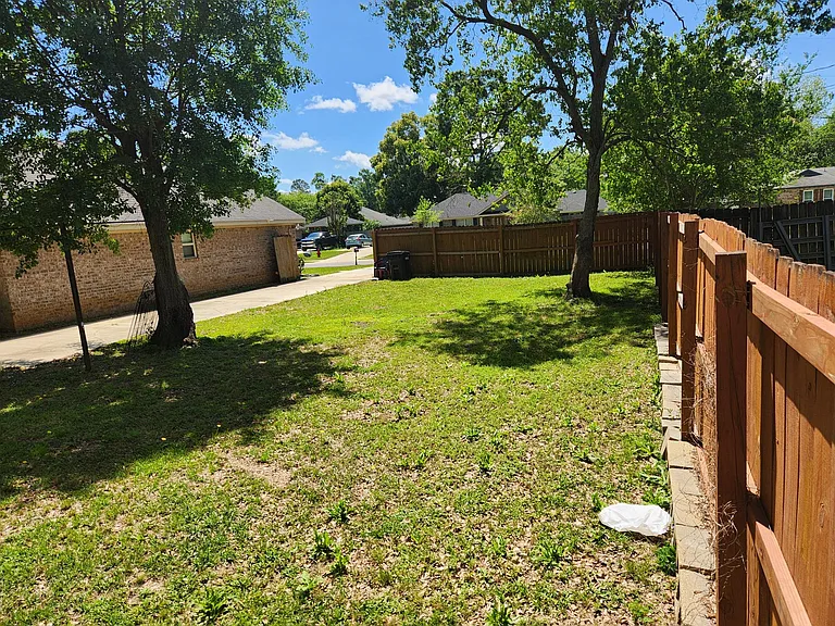 9718 Estate Dr — Photo 28