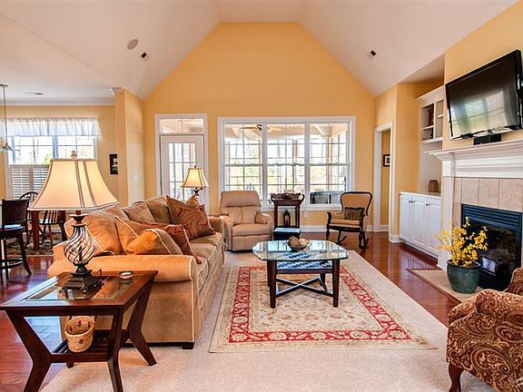 4th image of 2424 Belshaw Dr