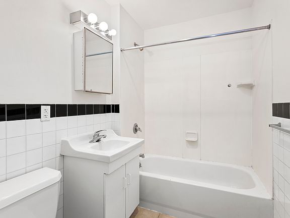 4th image of 2737 27th St APT 2G