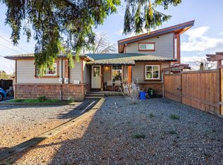 3328 3rd St, Cumberland, BC V0R 1S0