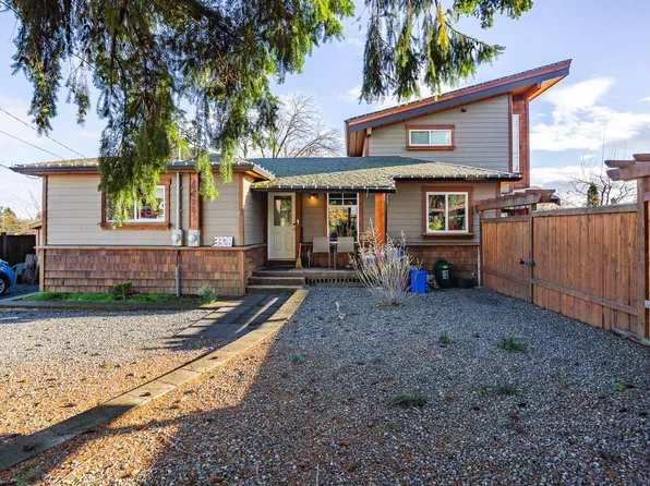 3328 3rd St, Cumberland, BC V0R 1S0