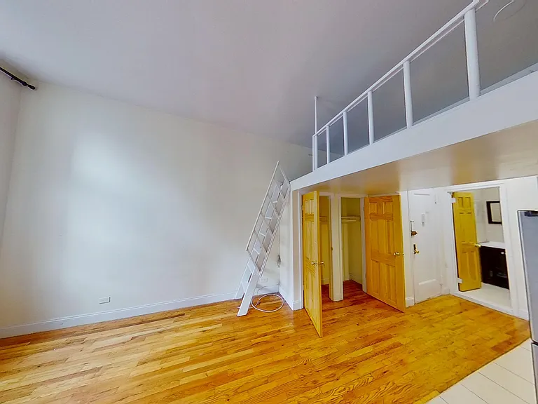 326 E 25th St #5D — Photo 3
