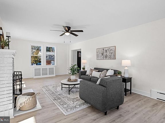 4th image of 1040 N Main St