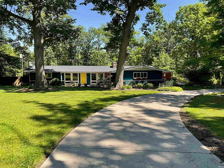 7506 Oak Ln — Photo 2