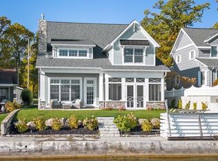 11046 N Ideal Beach Dr, Syracuse, IN
