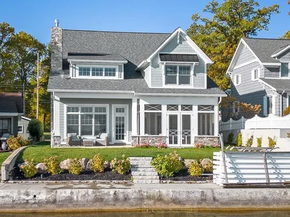 11046 N Ideal Beach Dr, Syracuse, IN 46567