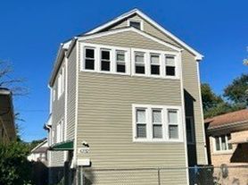 4232 N Mulligan Ave, Chicago, IL