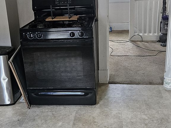 5th image of 4221 34th Ave #2