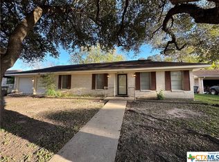 1209 Plantation Rd, Victoria, TX 77904