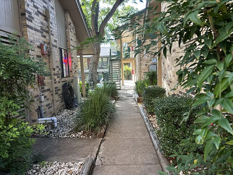Stadium View Apartments — Photo 21
