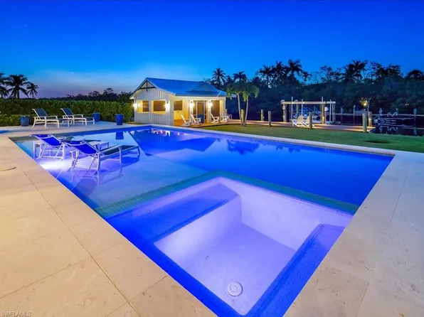 2195 Harbor RD, NAPLES, FL 34104