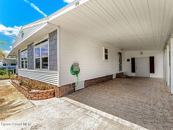 4th image of 918 Balsam St