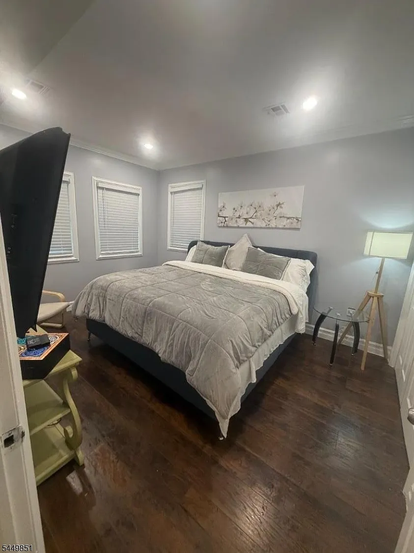 3 bed, 1.0 bath, $3,000 — Photo 1