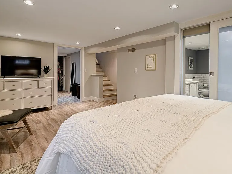 619 E Jeffrey Pl — Photo 15