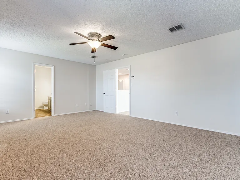 2112 Royal Acres Trl — Photo 17