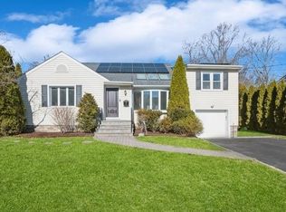 14 Charlotte Ln, Scarsdale, NY 10583