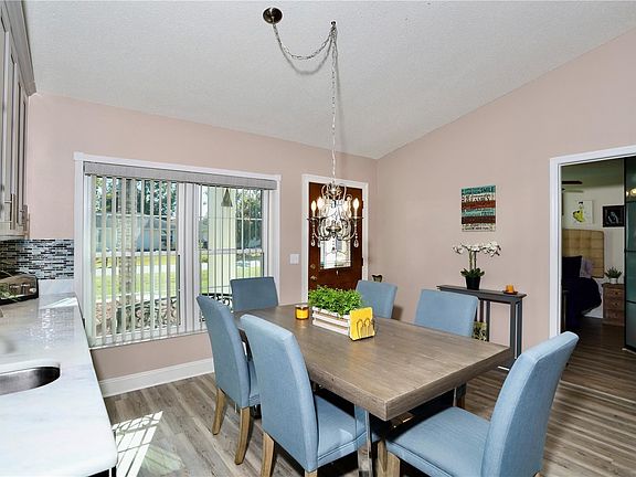 5th image of 311 Colonade Ct