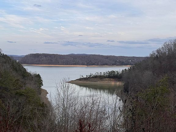 2nd image of 27 Lazy Trail Rd