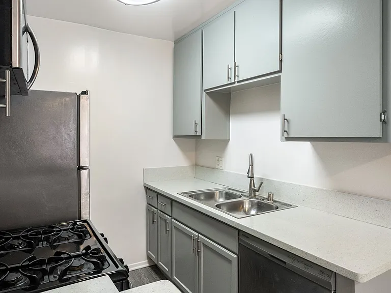 1808 N Harvard Blvd — Photo 8