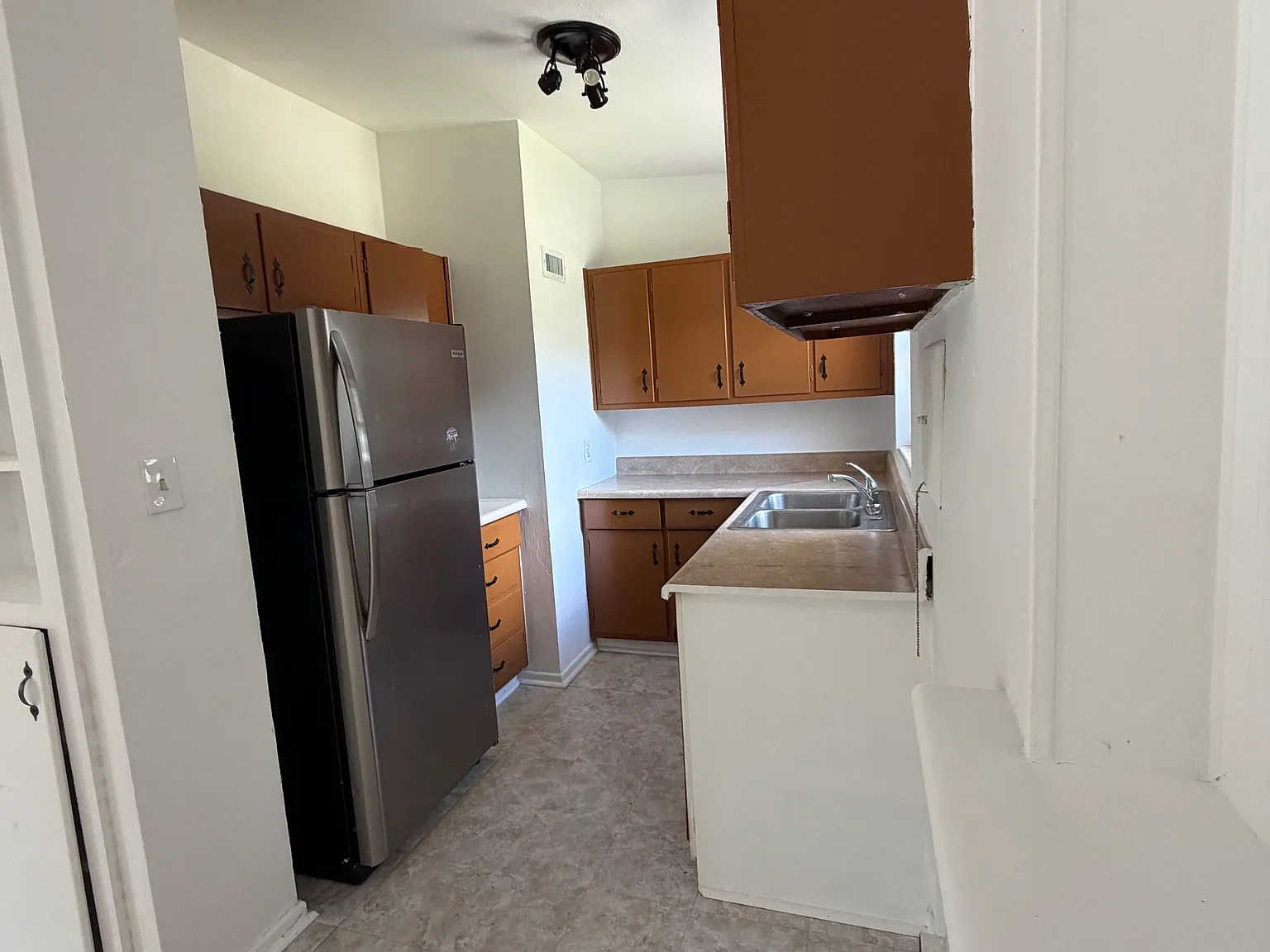 4 bed, 1325 sqft, $1,800 — Photo 2