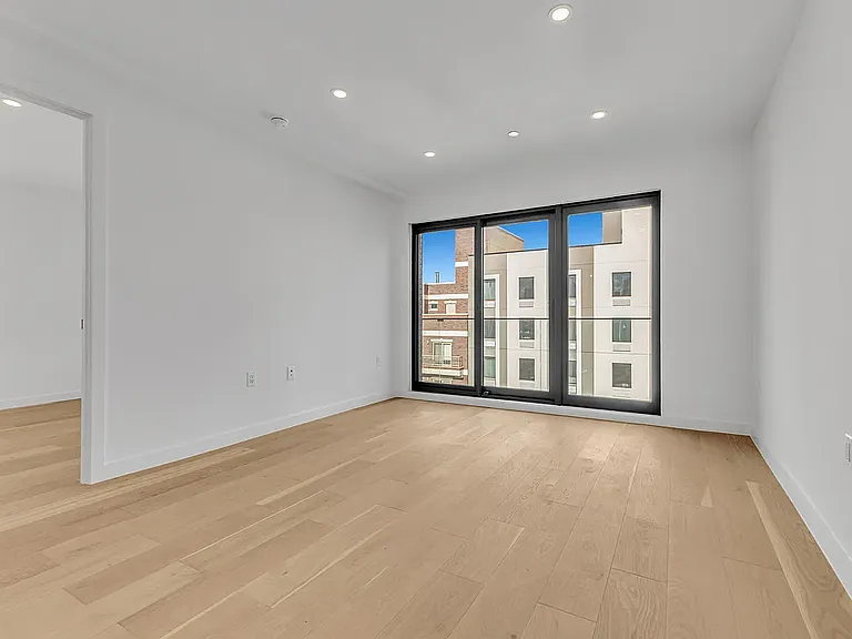 21-08 31st St #3F — Photo 3