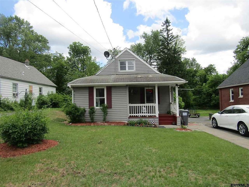 1st image of 13 Willowdale Ter