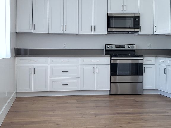 4th image of 3706 Mentone Ave #6