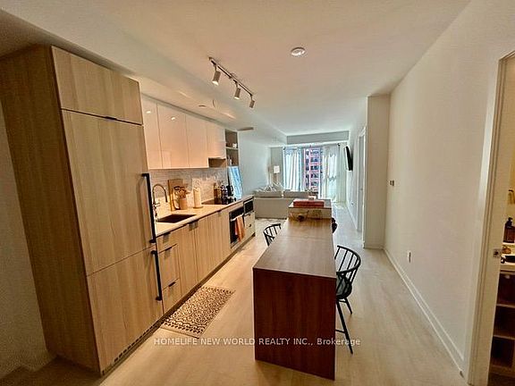 4th image of 252 Church St #719