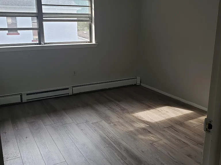 718 Broadway St #1B — Photo 8