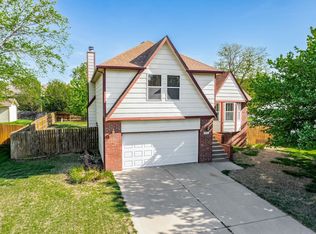 231 N Lakeside Dr, Andover, KS 67002