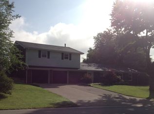3020 Arrowhead Dr, Lexington, KY 40503