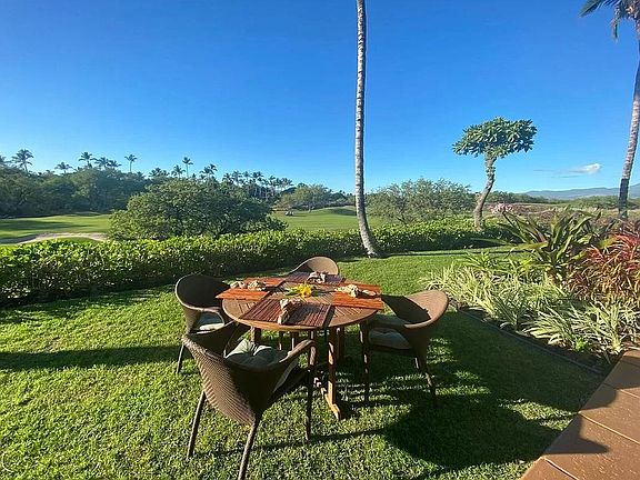 Private lanai for al-fresco dining and views of Kohala coast