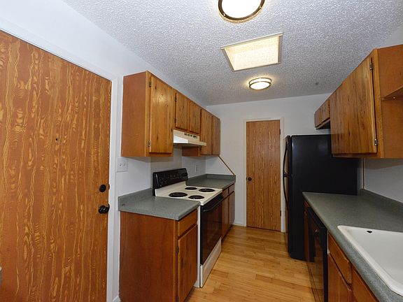 3rd image of 328 Bentwood Dr