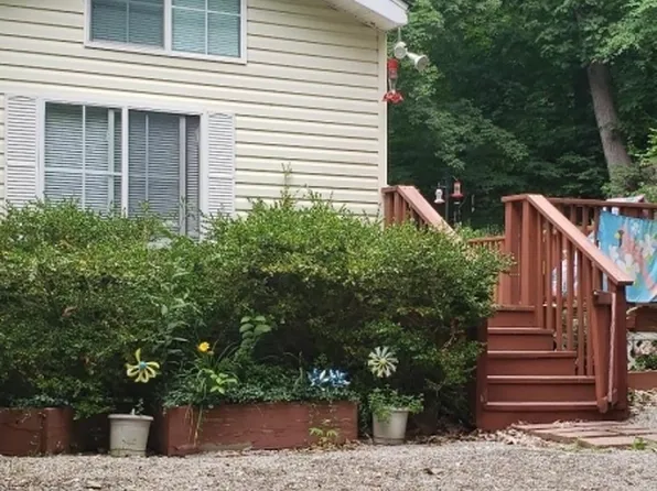 2 Elm Vlg N, Sussex, NJ 07461